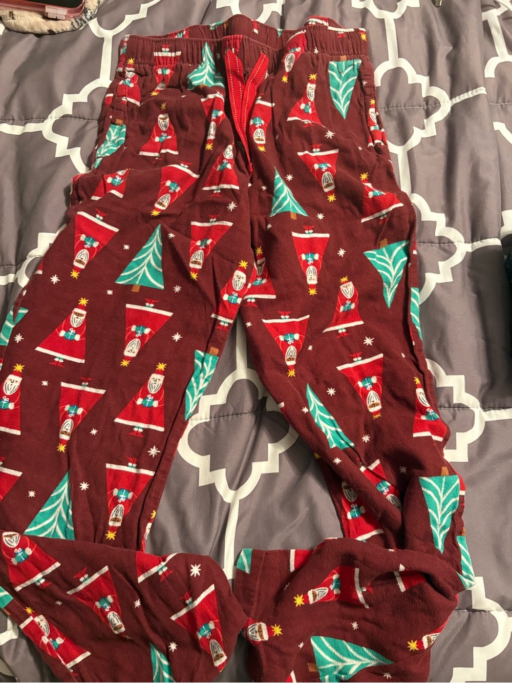 Women’s Holiday Santa & Tree Pajama Pants small - Red